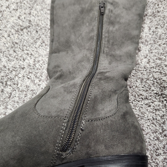 Express Women's Gray Suede Knee-High Boots - Picture 9 of 10